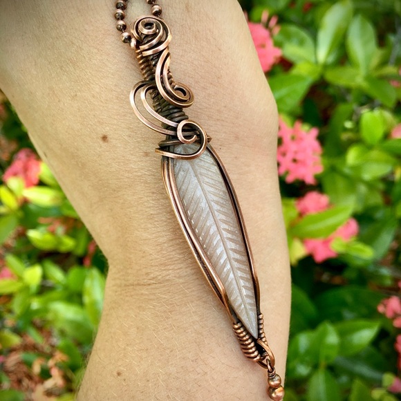 Moonstone copper wire wrapped pendant necklace - Picture 3 of 10